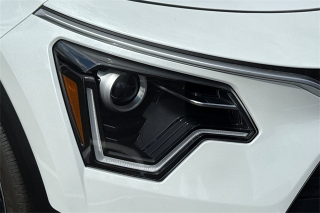2025 Kia Niro EX Image 24 of 38