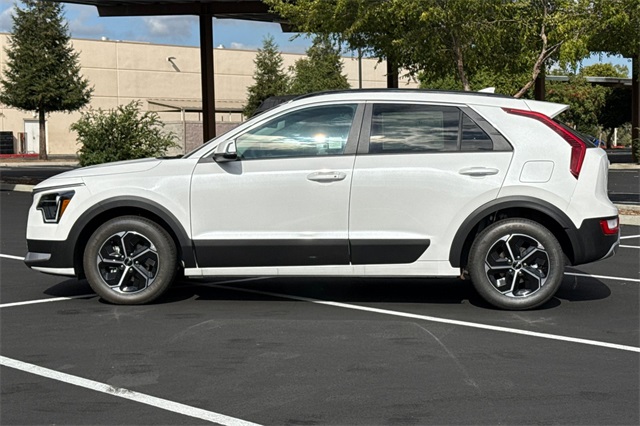 2025 Kia Niro EX Image 10 of 38