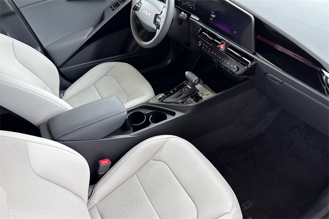 2025 Kia Niro EX Image 32 of 38