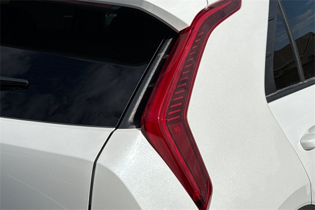 2025 Kia Niro EX Image 36 of 38