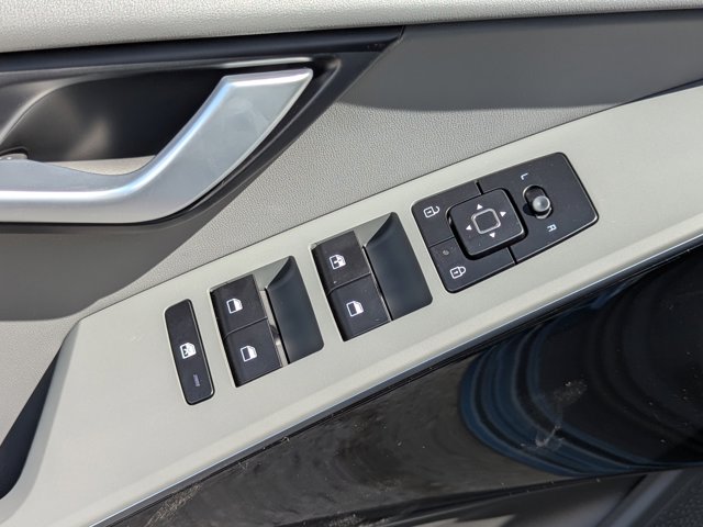 2025 Kia Niro EX Image 31 of 32