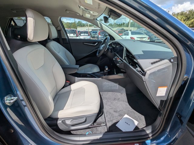 2025 Kia Niro EX Image 10 of 32
