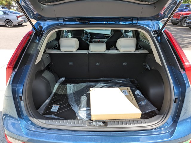 2025 Kia Niro EX Image 8 of 32