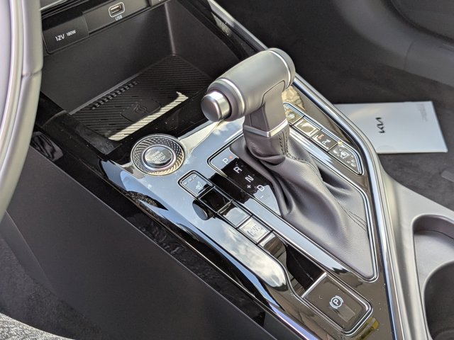 2025 Kia Niro EX Image 17 of 32