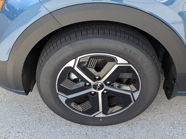 2025 Kia Niro EX Image 7 of 32