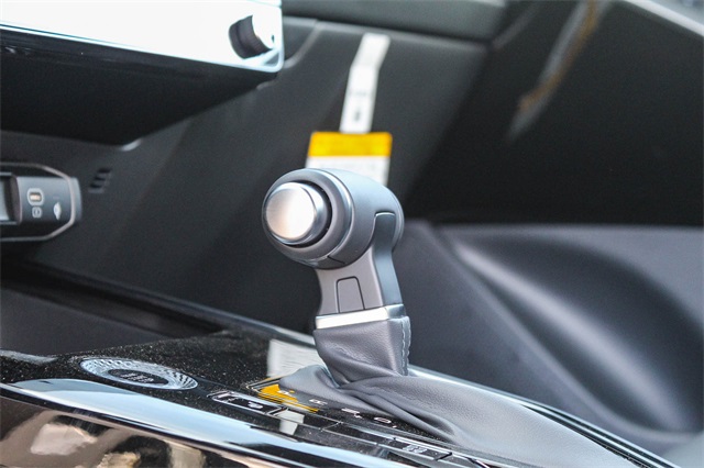 Vehicle image 23 of 27