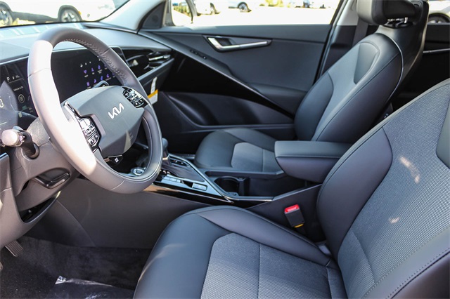 Vehicle image 18 of 27