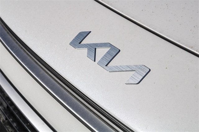 Vehicle image 9 of 27