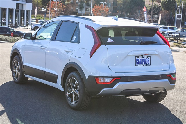 Vehicle image 7 of 27