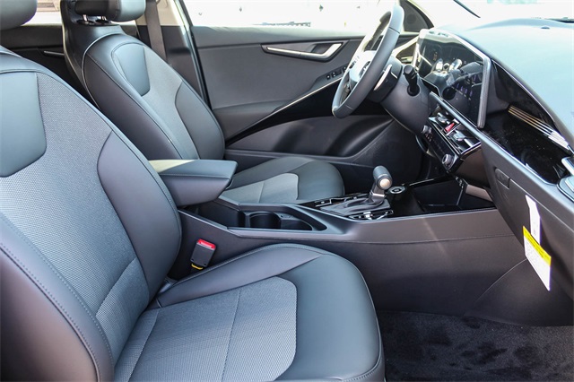 Vehicle image 17 of 27