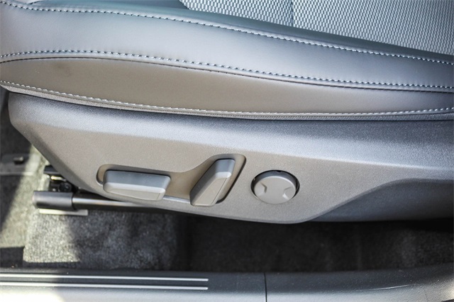 Vehicle image 22 of 27