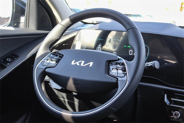 Vehicle image 16 of 27
