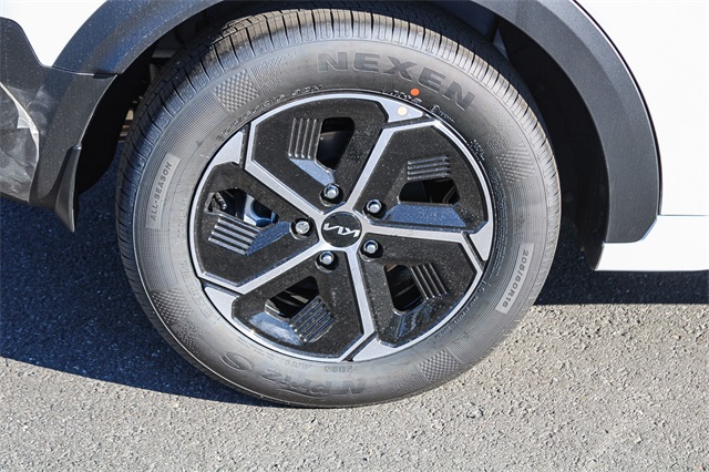 Vehicle image 11 of 27