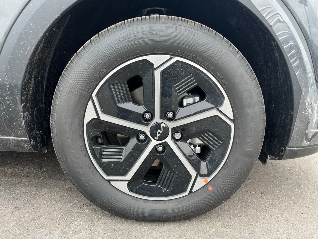 Vehicle image 11 of 32