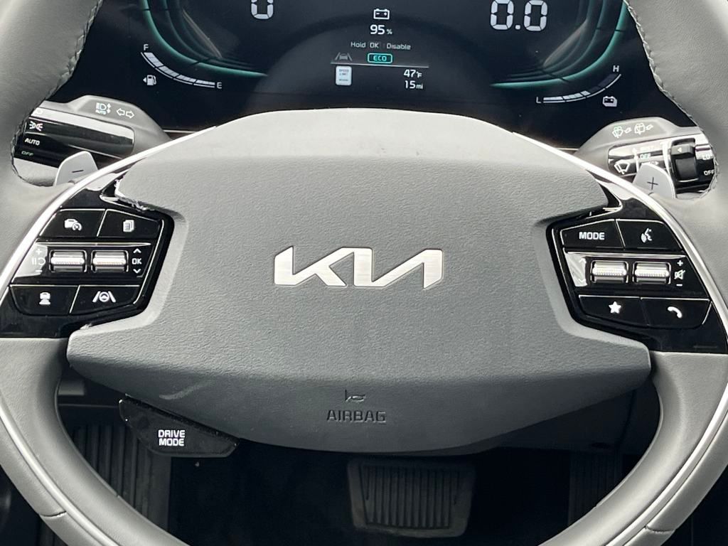Vehicle image 21 of 32