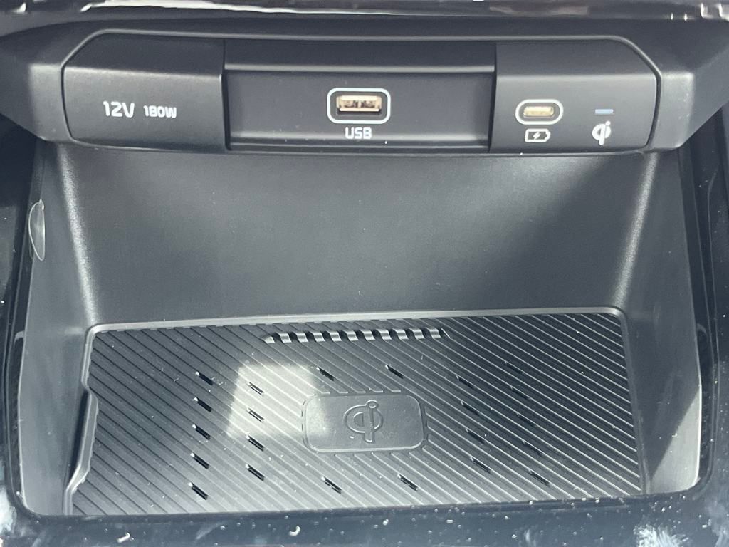 Vehicle image 27 of 32