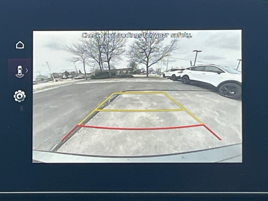 Vehicle image 25 of 32