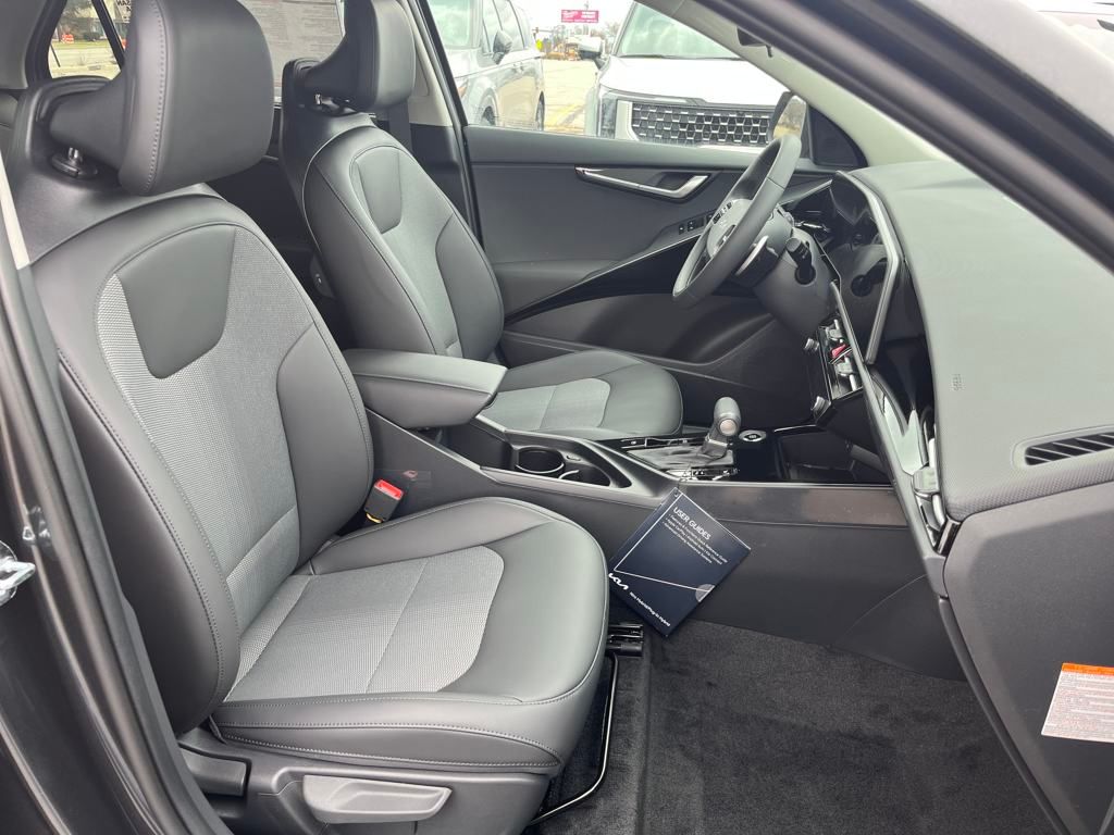Vehicle image 15 of 32