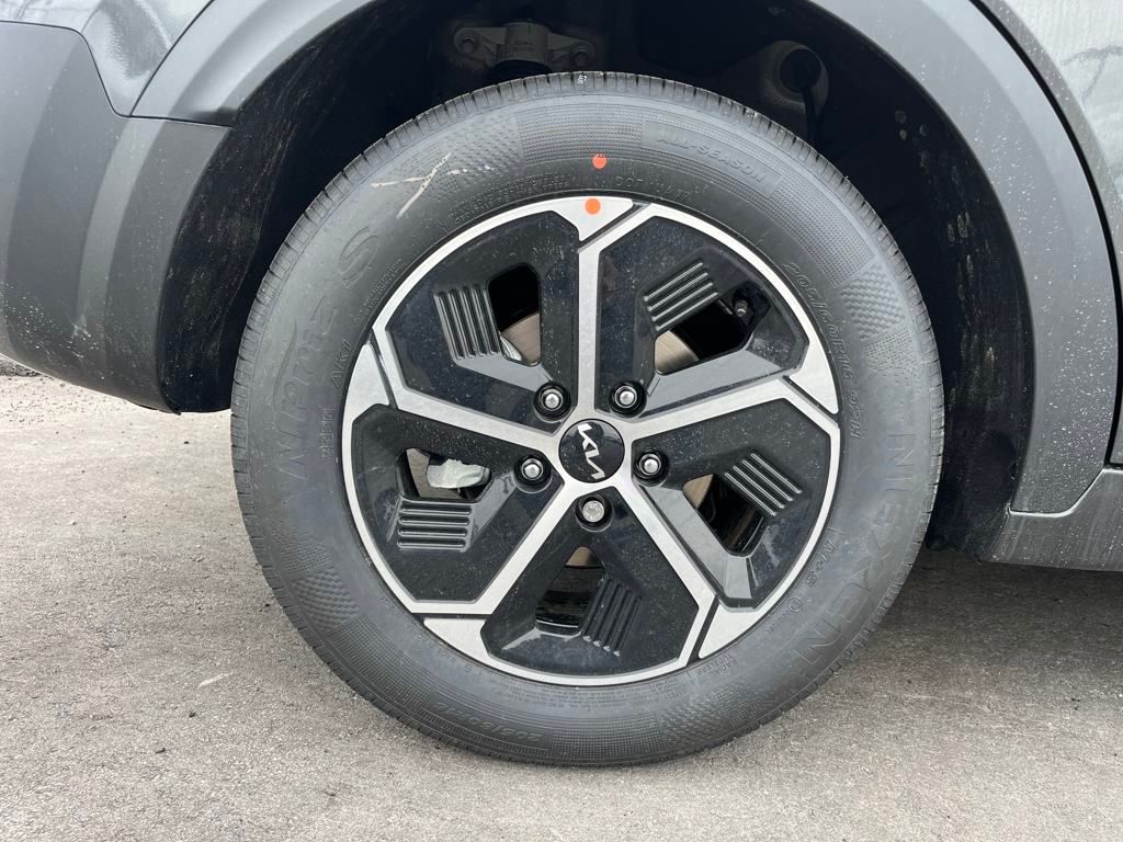 Vehicle image 12 of 32
