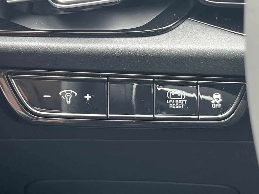 Vehicle image 19 of 32