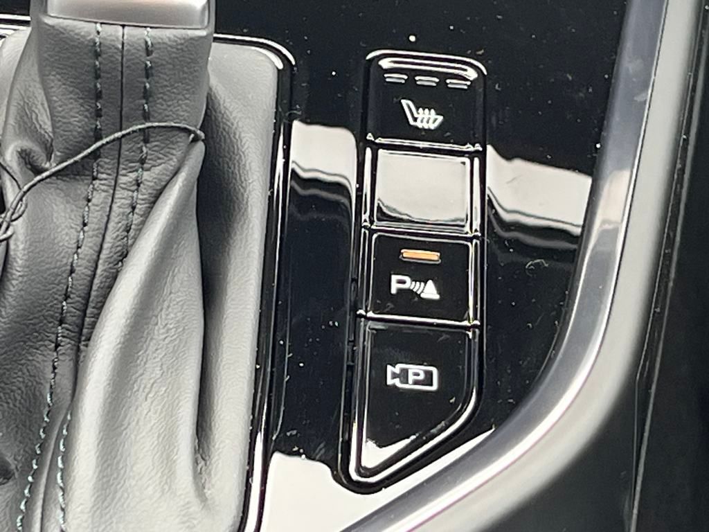 Vehicle image 30 of 32