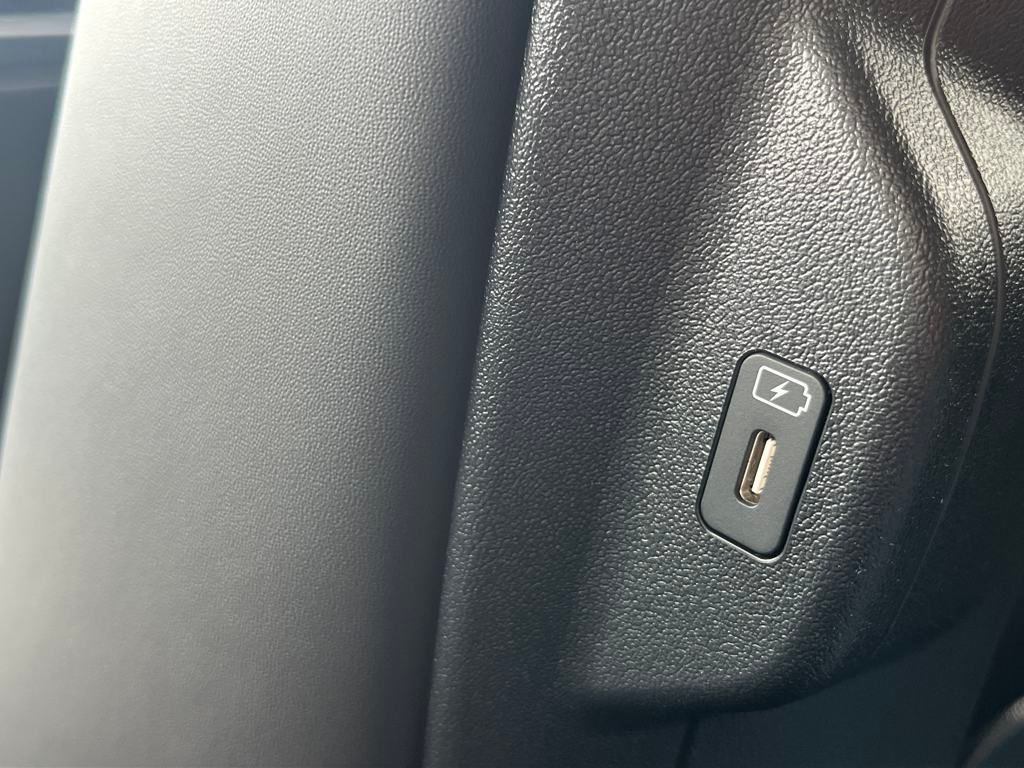 Vehicle image 31 of 32