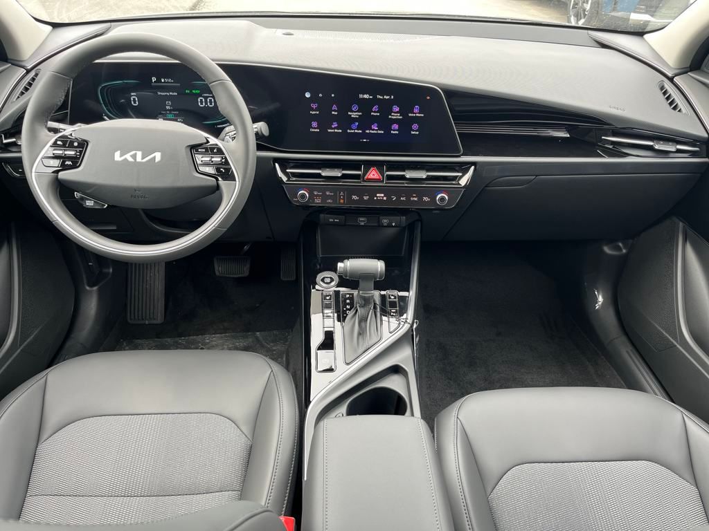 Vehicle image 17 of 32