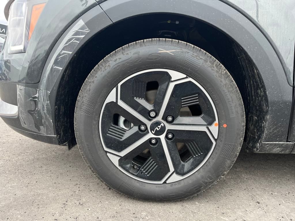 Vehicle image 9 of 32