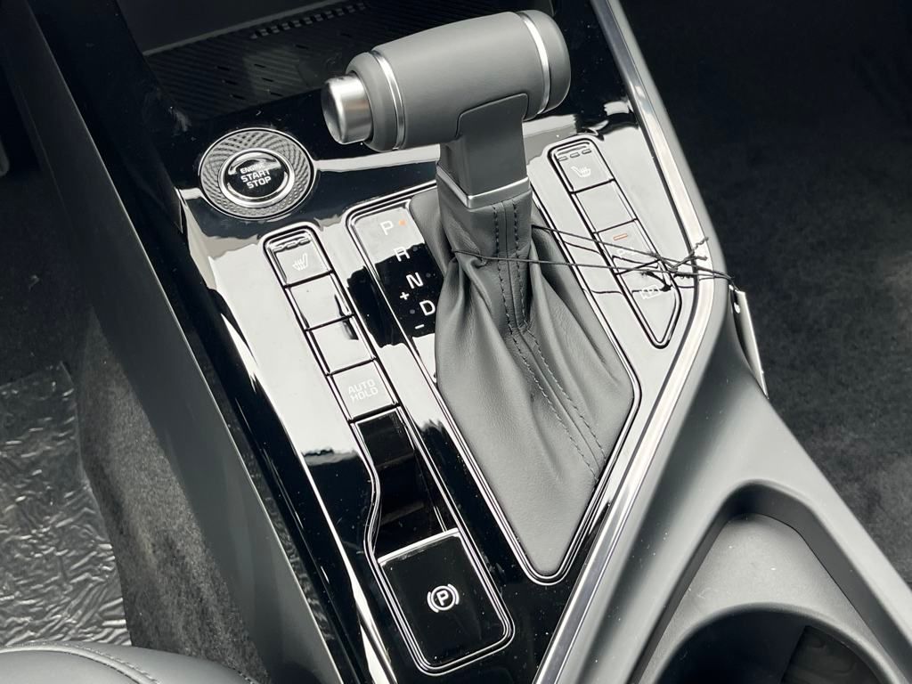 Vehicle image 28 of 32