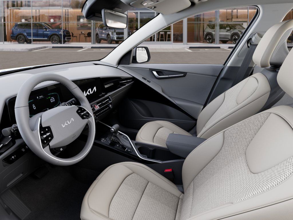 2025 Kia Niro EX Image 17 of 27