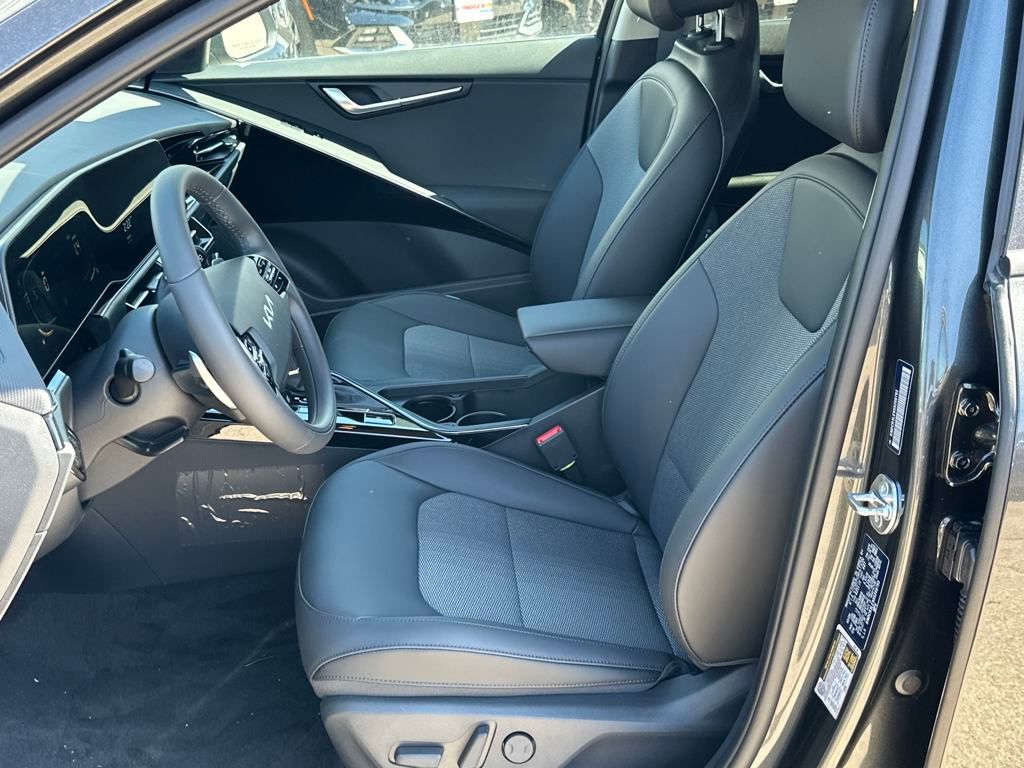 Vehicle image 10 of 34