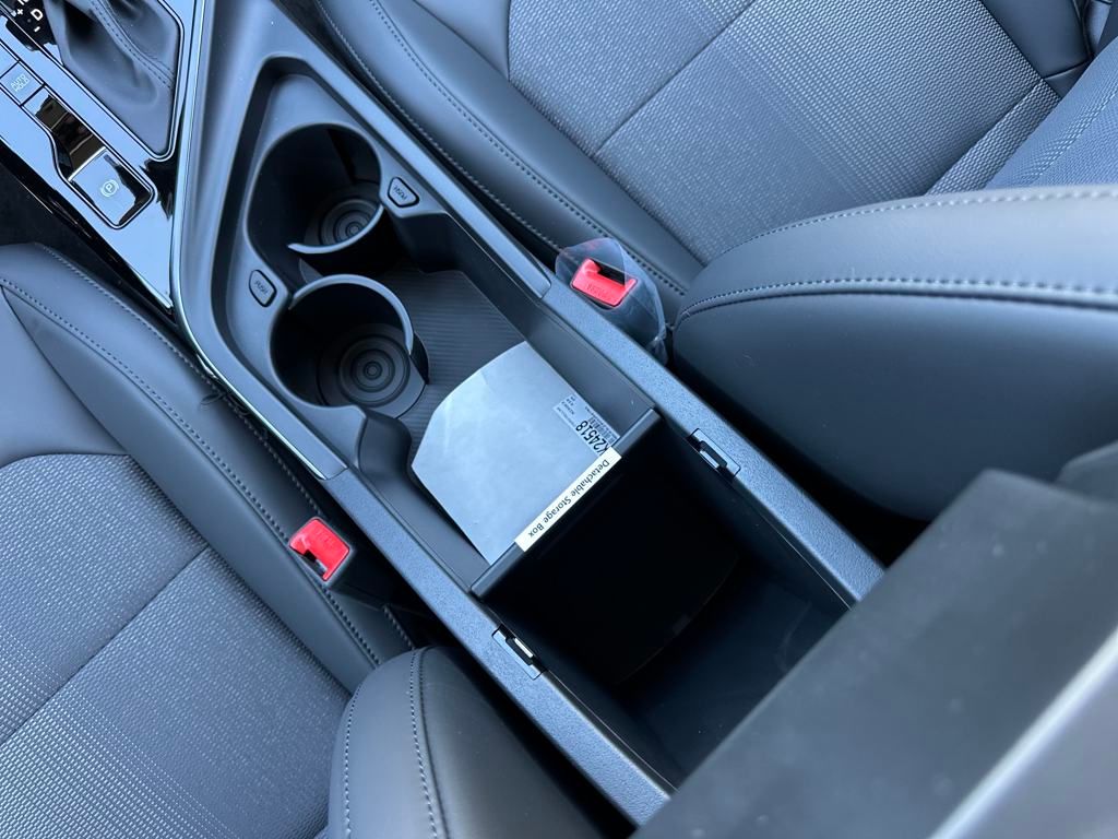 Vehicle image 25 of 34