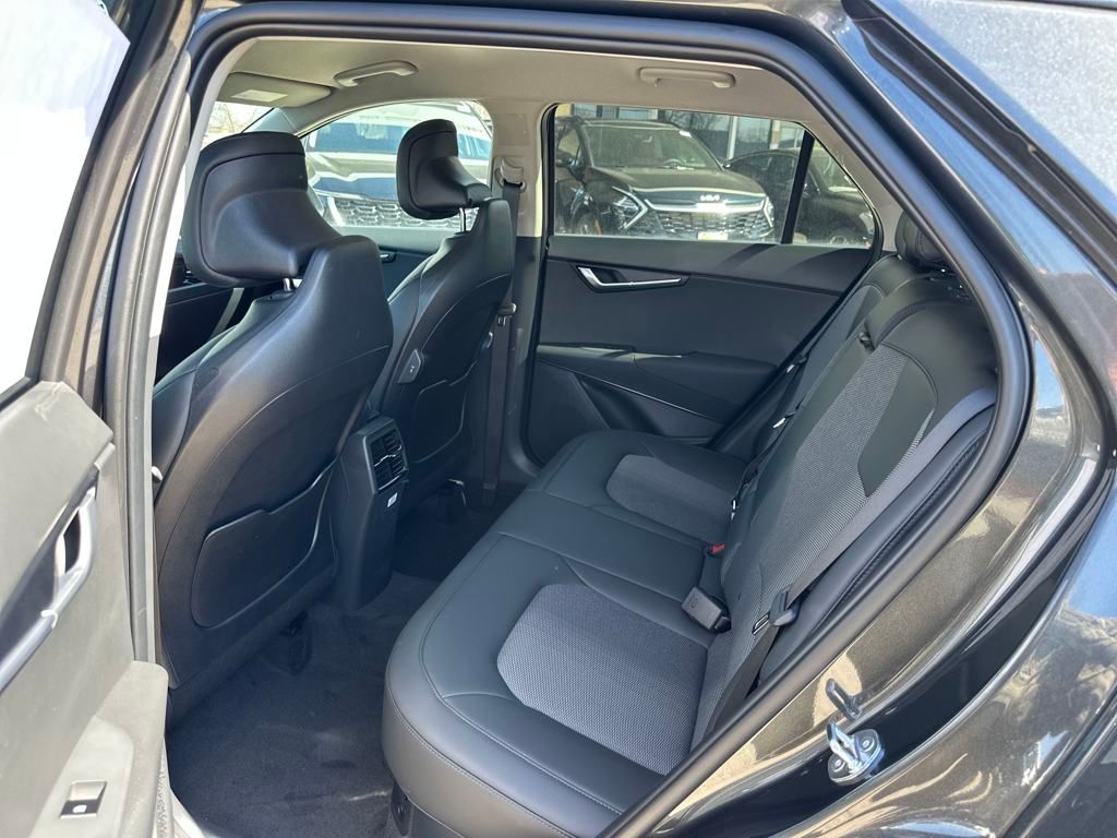 Vehicle image 14 of 34