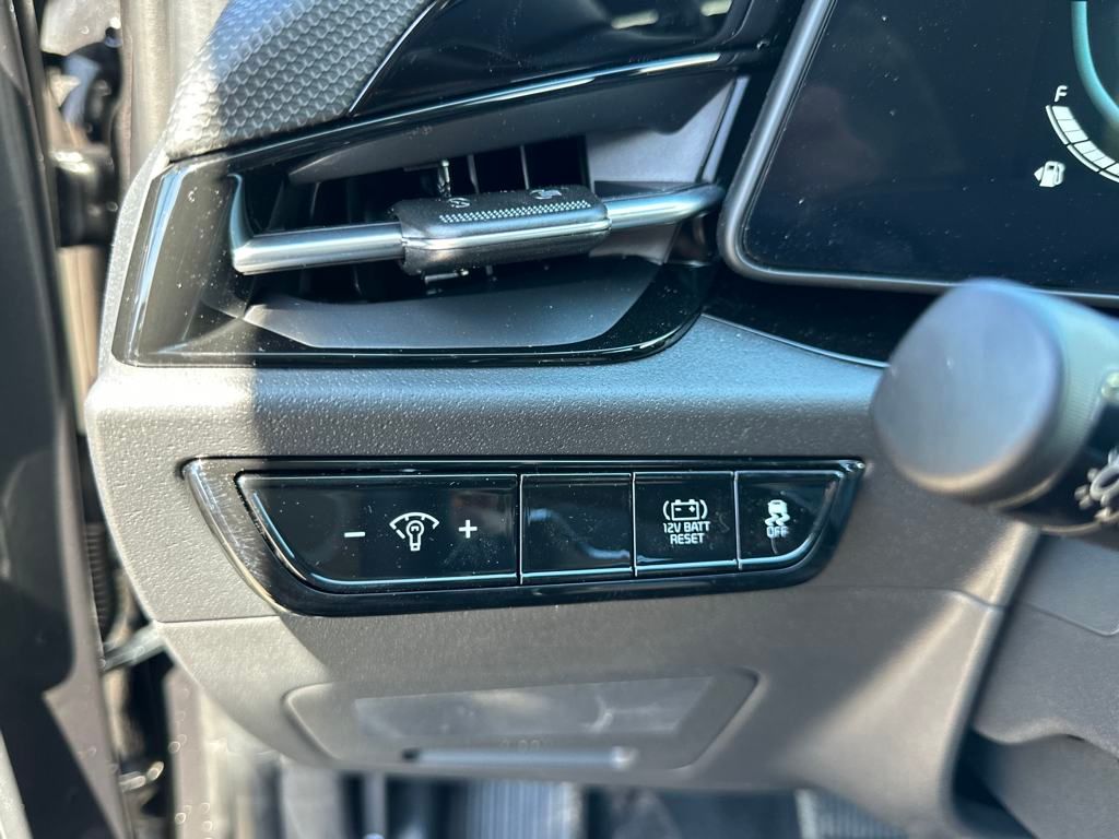 Vehicle image 13 of 34