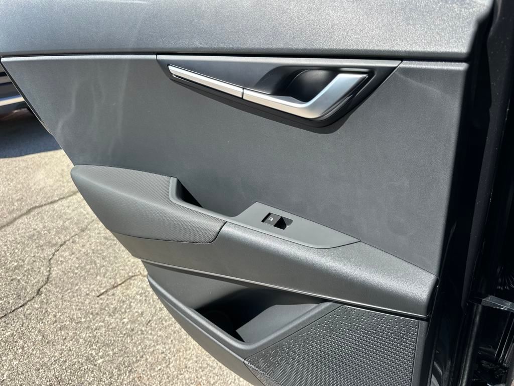 Vehicle image 15 of 34
