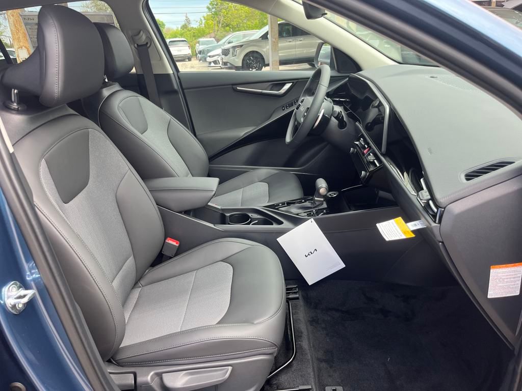 Vehicle image 15 of 35