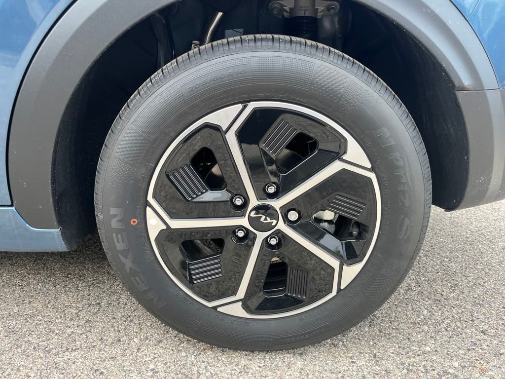 Vehicle image 10 of 35