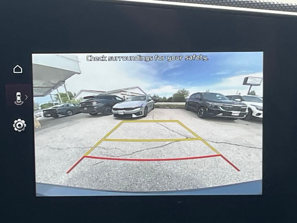 Vehicle image 25 of 35