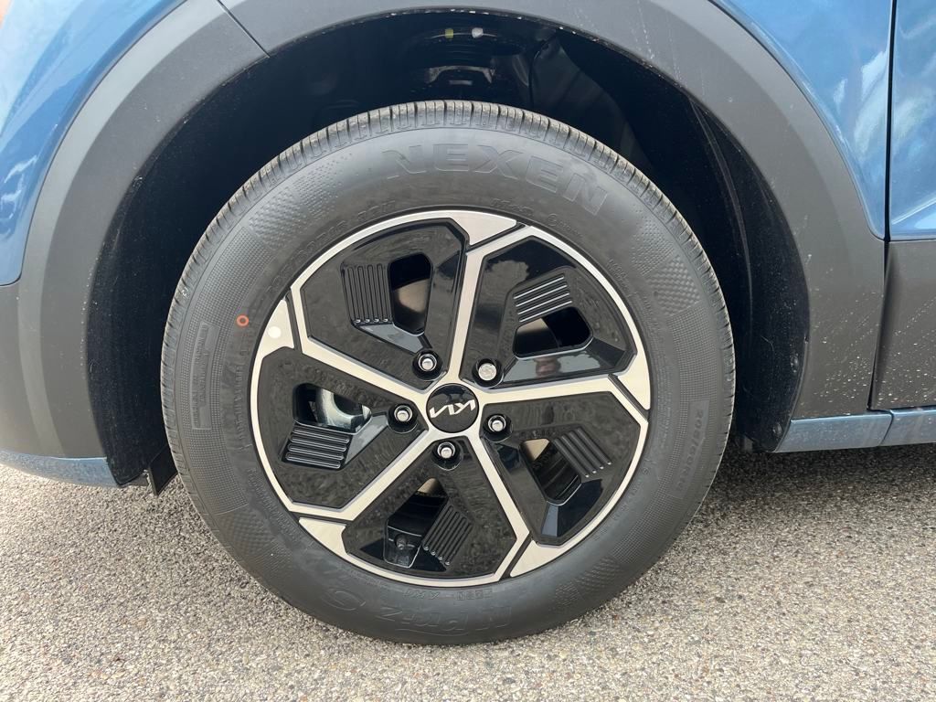 Vehicle image 9 of 35