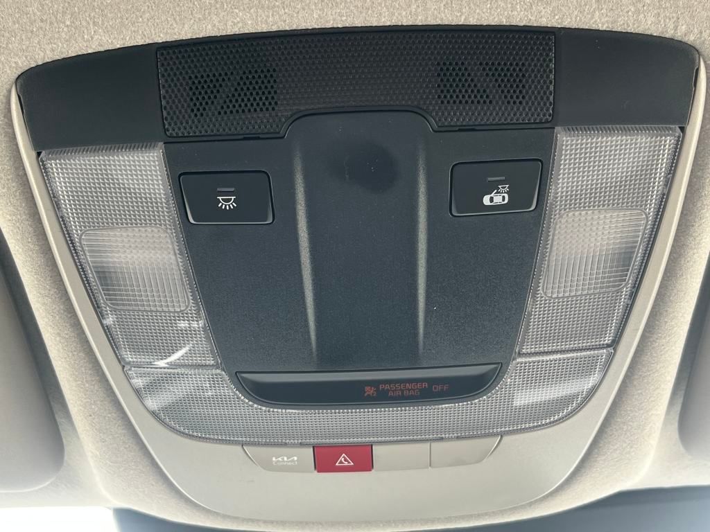 Vehicle image 32 of 35