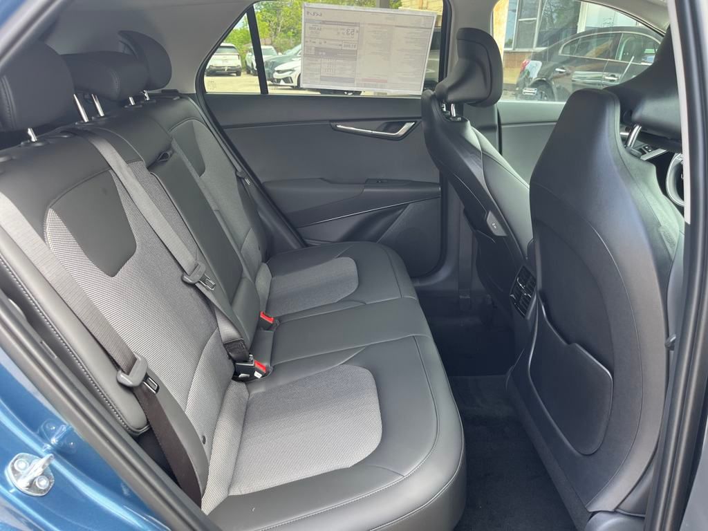 Vehicle image 16 of 35