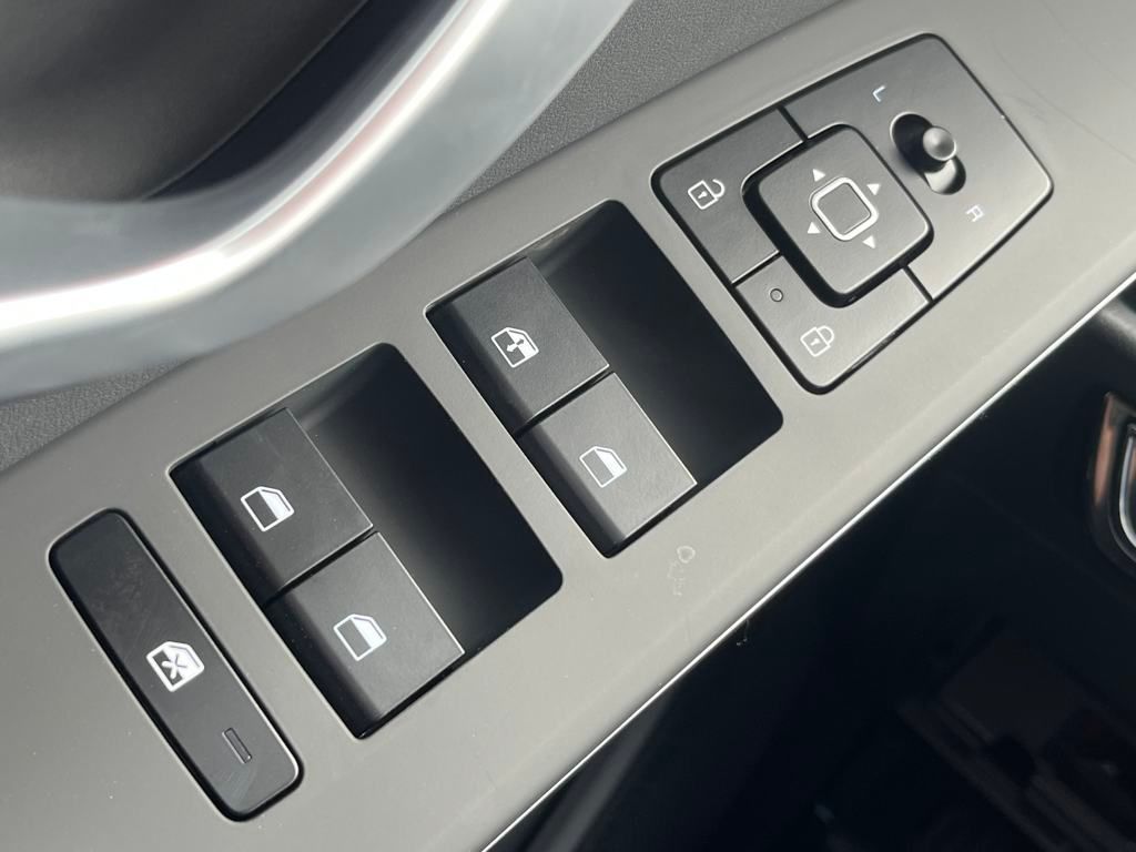 Vehicle image 18 of 35