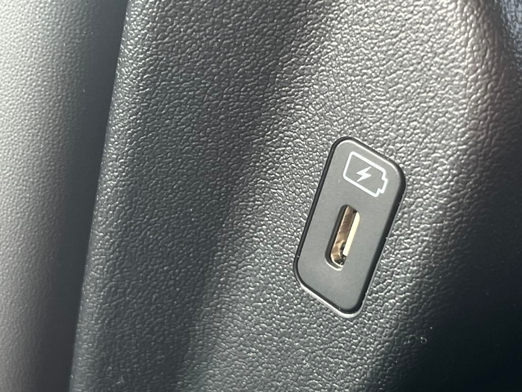 Vehicle image 33 of 35