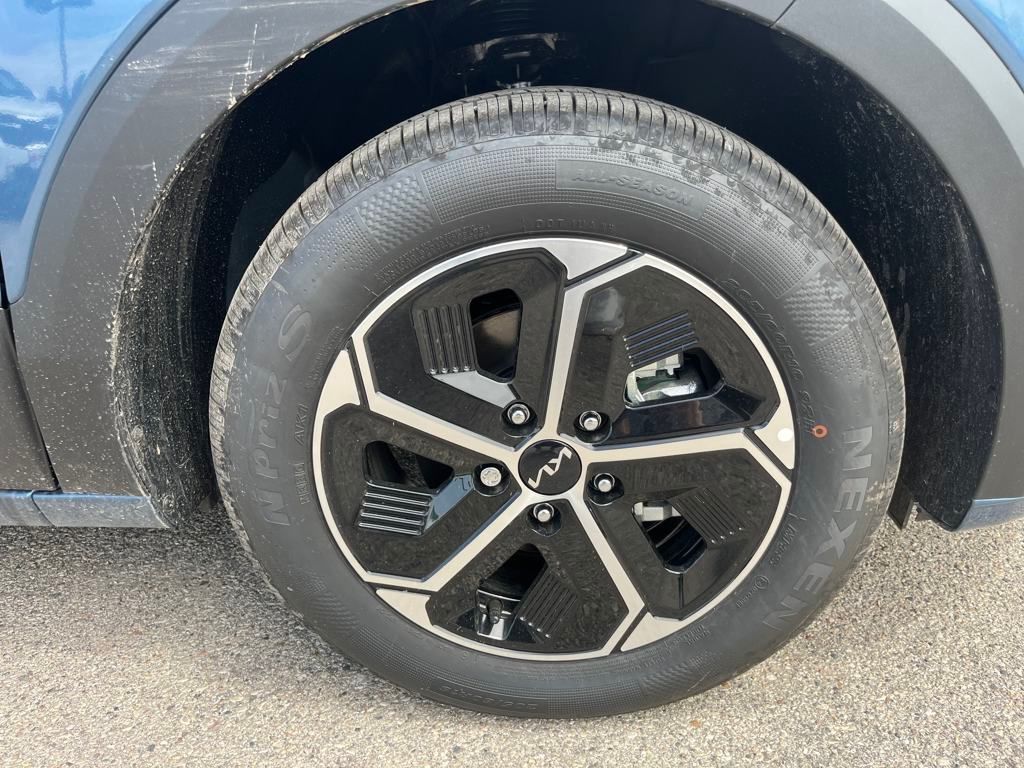 Vehicle image 11 of 35