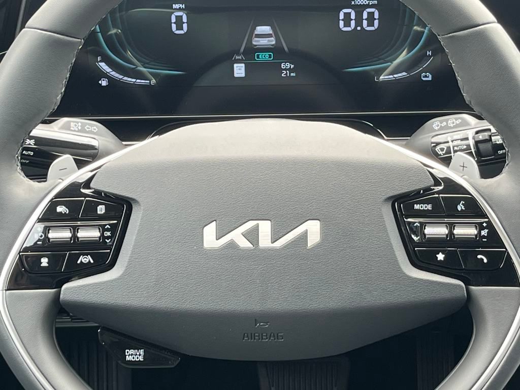Vehicle image 21 of 35