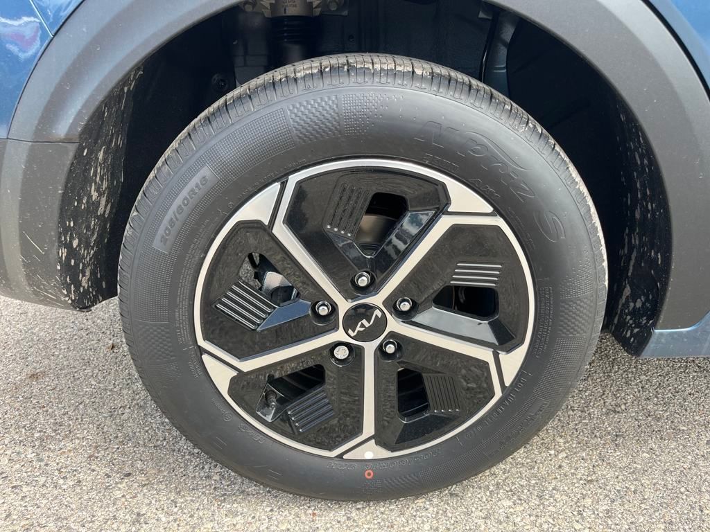 Vehicle image 12 of 35