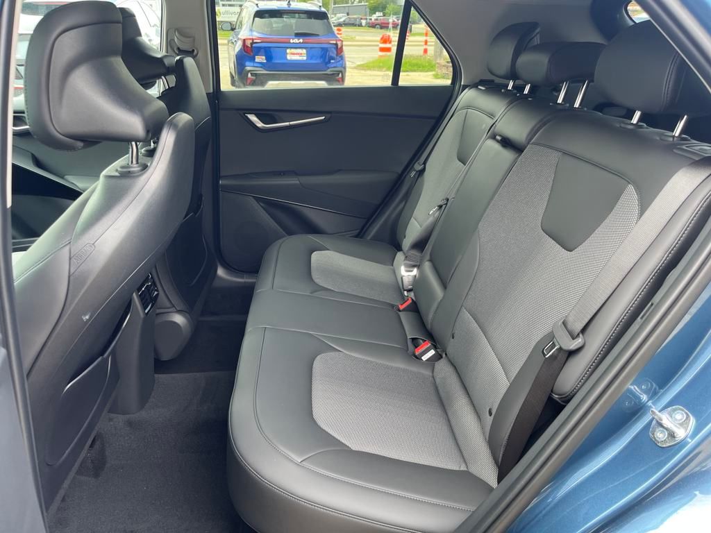 Vehicle image 14 of 35