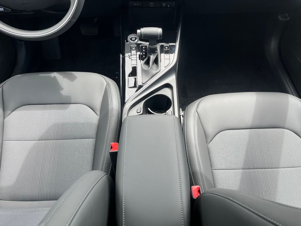 Vehicle image 31 of 35
