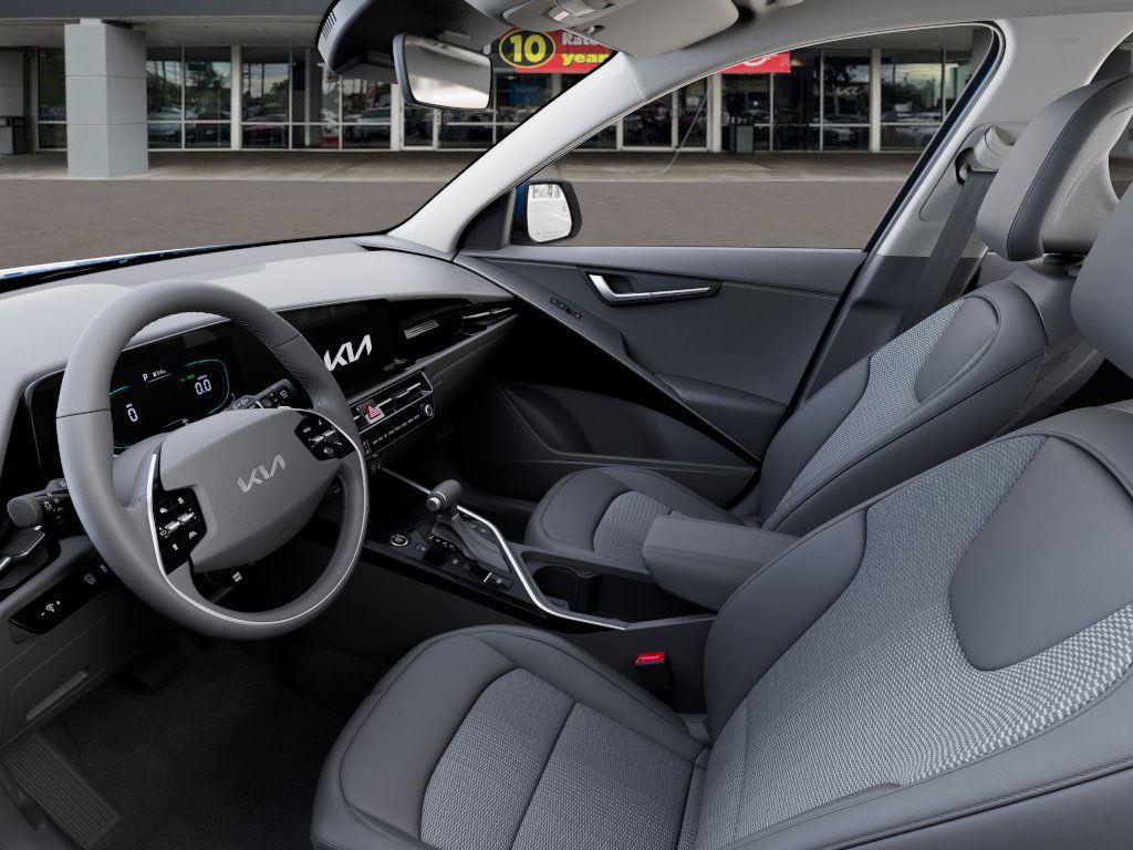 Vehicle image 17 of 27