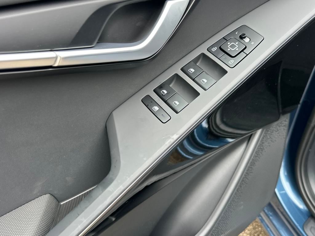 Vehicle image 11 of 35